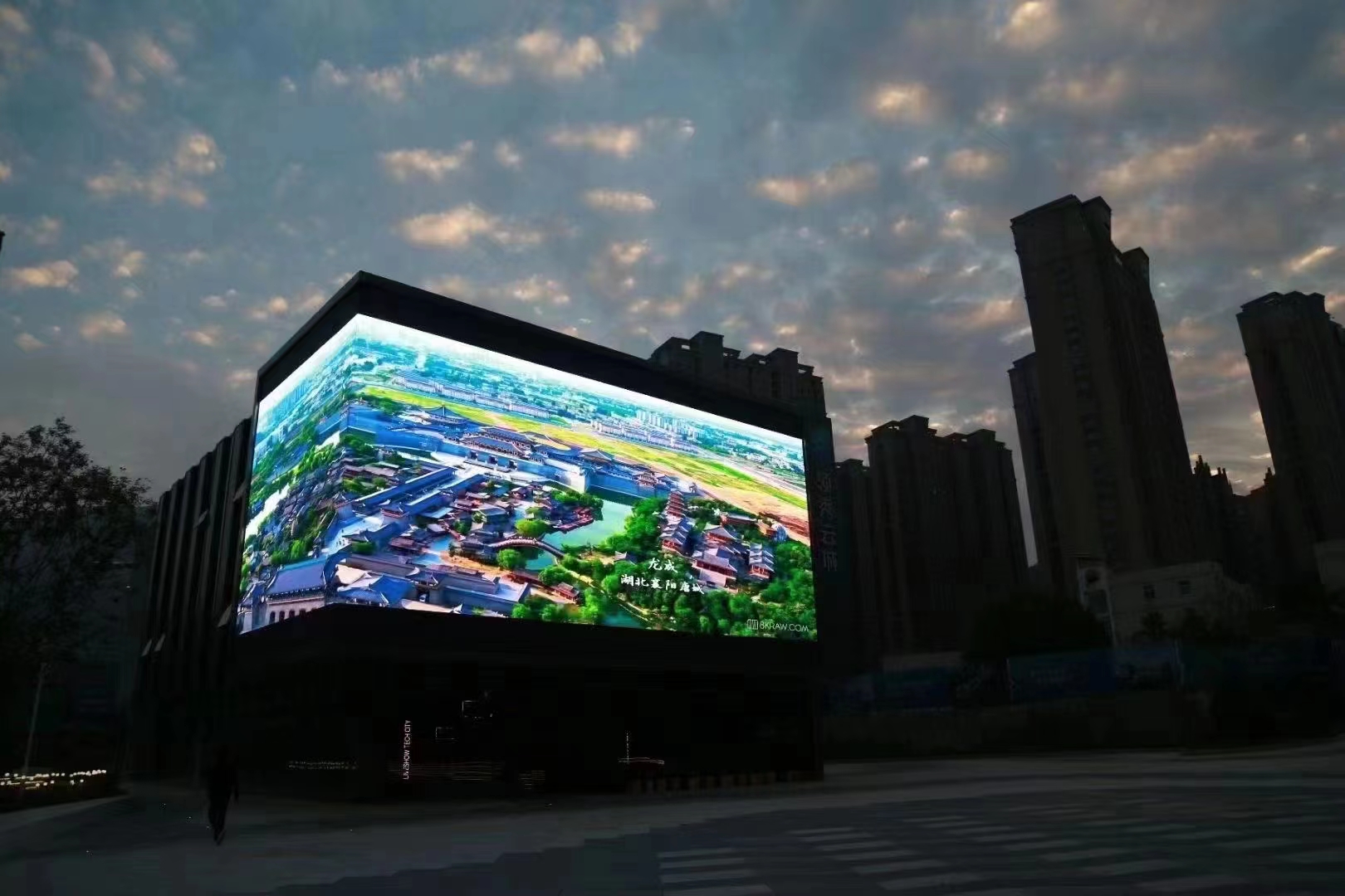 戶外COB小間距顯示屏